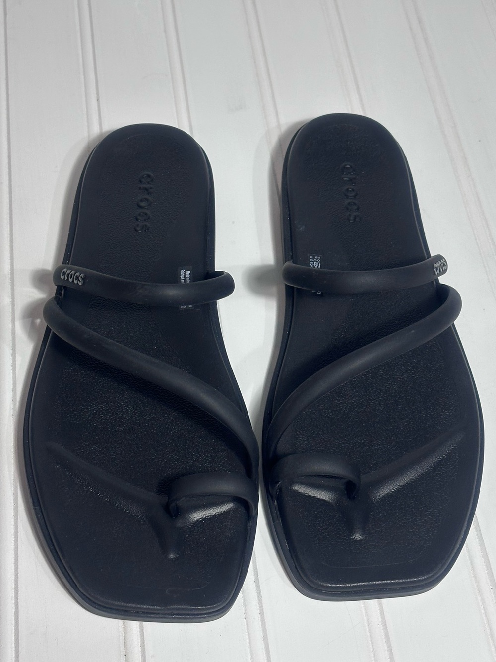 Crocs NWOT black Miami Toe Loop sandals women’s 10